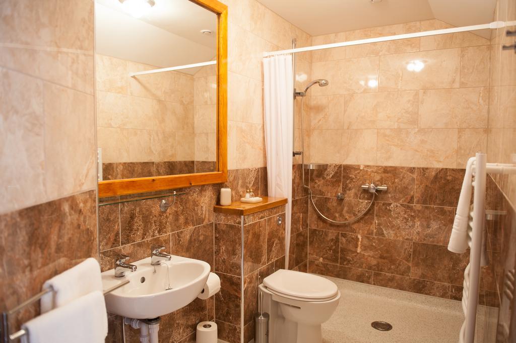 The Little Crown Inn Понтипул Стая снимка