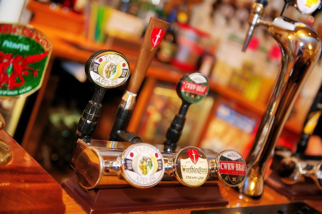 The Little Crown Inn Понтипул Екстериор снимка