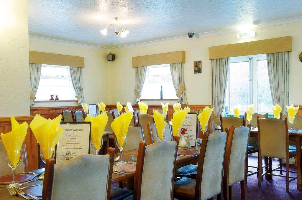 The Little Crown Inn Понтипул Екстериор снимка
